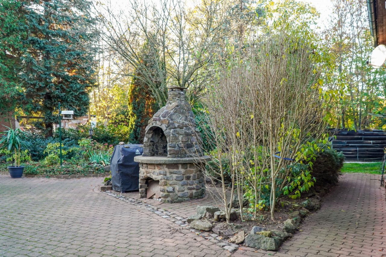 Terrasse mit Kamingrill