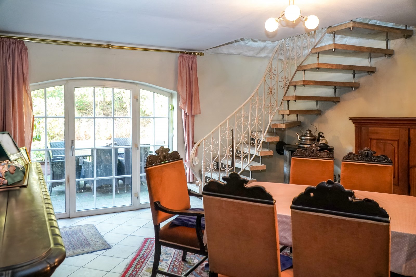 Wohnzimmer mit Terrassenausgang