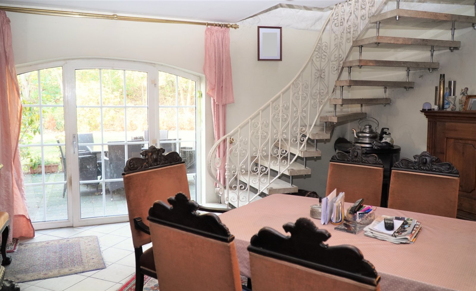 Wohnzimmer mit Terrassenzugang - Bungalow