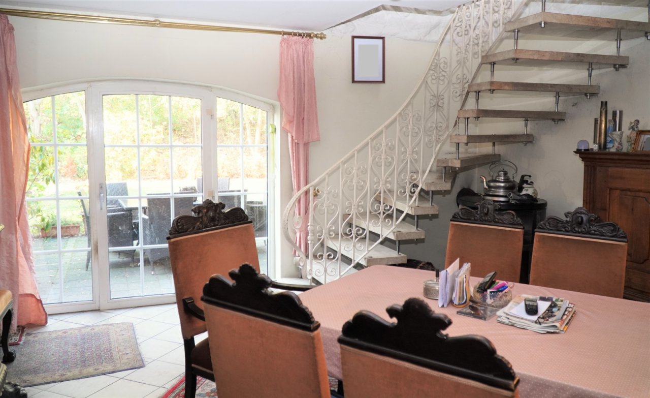 Wohnzimmer mit Terrassenzugang - Bungalow