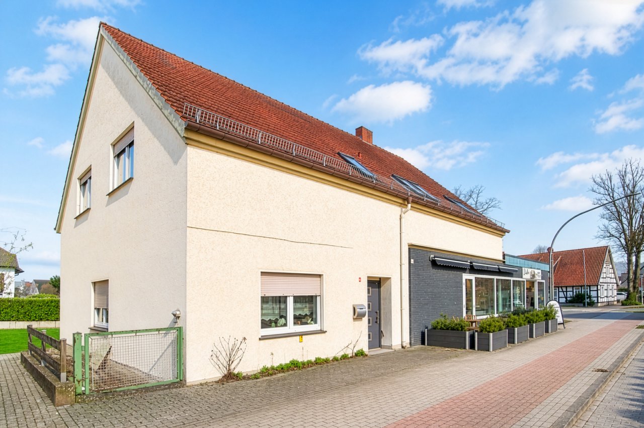 Straßenansicht Hauseingang