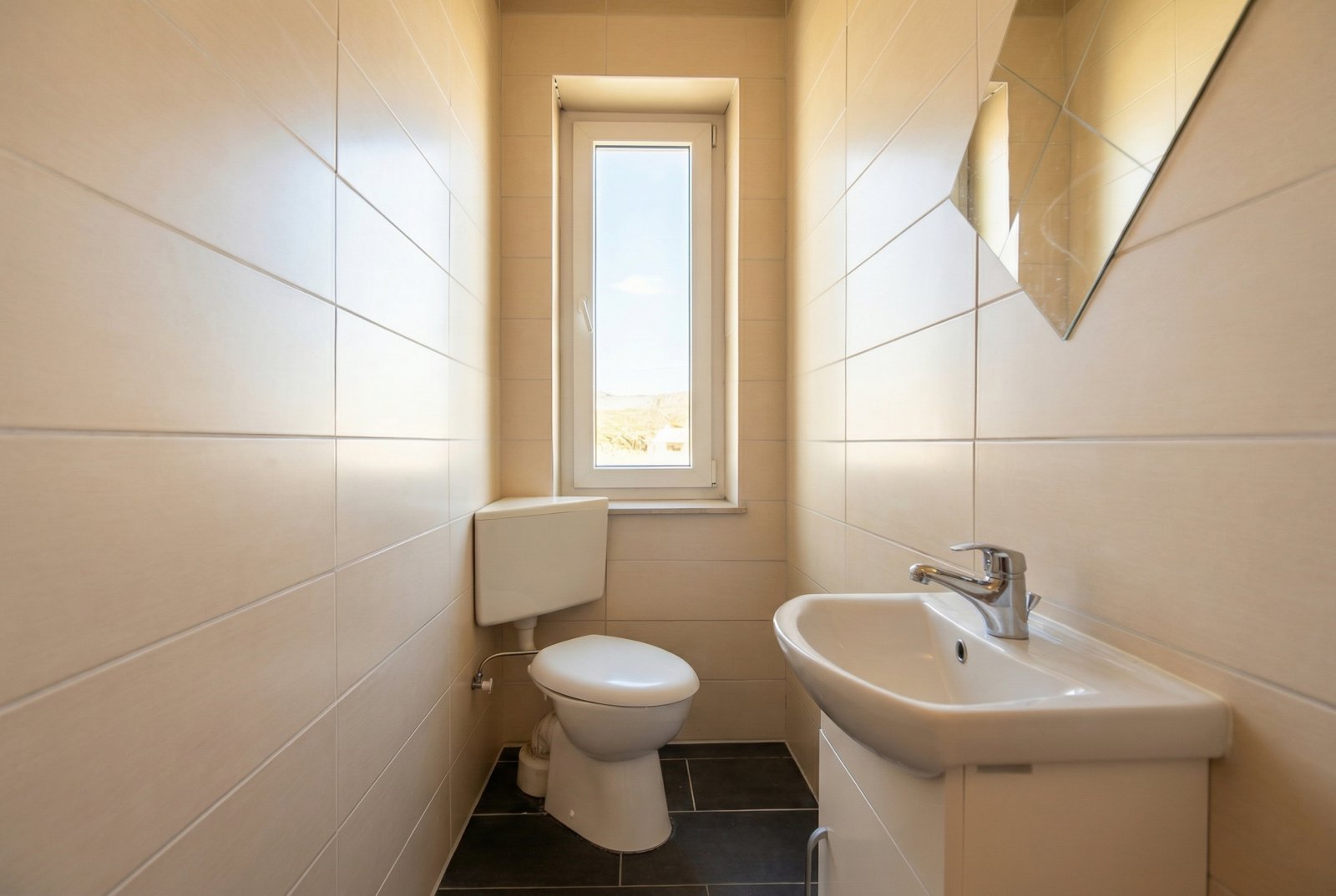 EG - WC EG - WC
