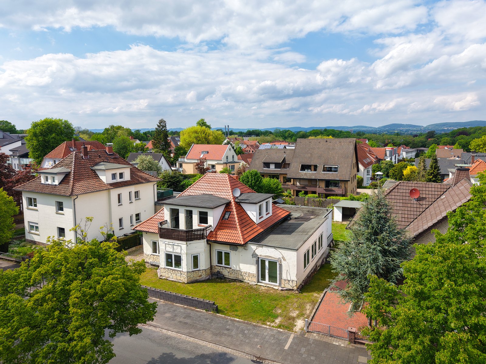Bad Oeynhausen: Umbauprojekt zum Dreifamilienhaus in attraktiver Wohnlage nahe der Kliniken 