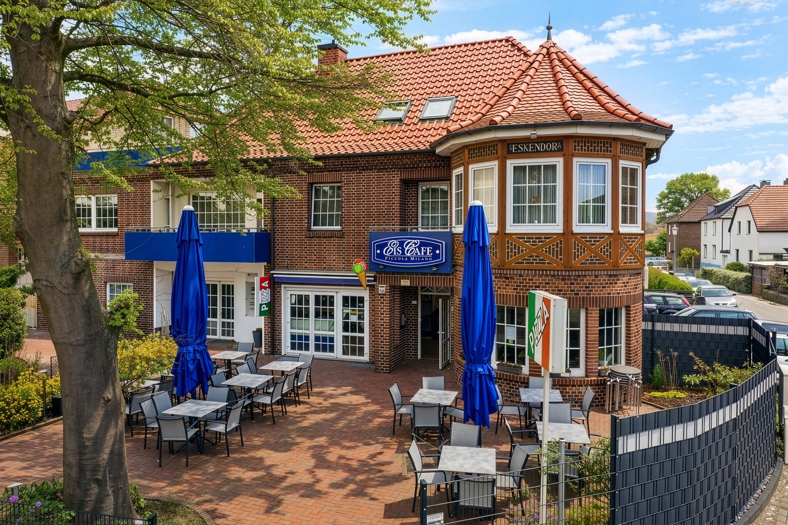 Bad Oeynhausen: Etabliertes Eiscafé mit Pizzeria – vollständig ausgestattet & sofort betriebsbereit Bad Oeynhausen: Etabliertes Eiscafé mit Pizzeria – vollständig ausgestattet & sofort betriebsbereit