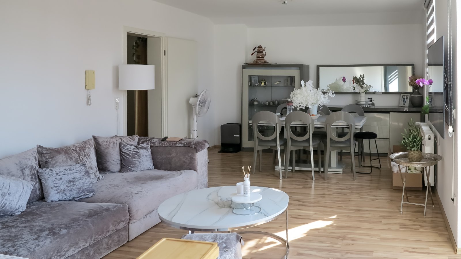 Wohnung OG - Wohnzimmer Wohnung OG - Wohnzimmer