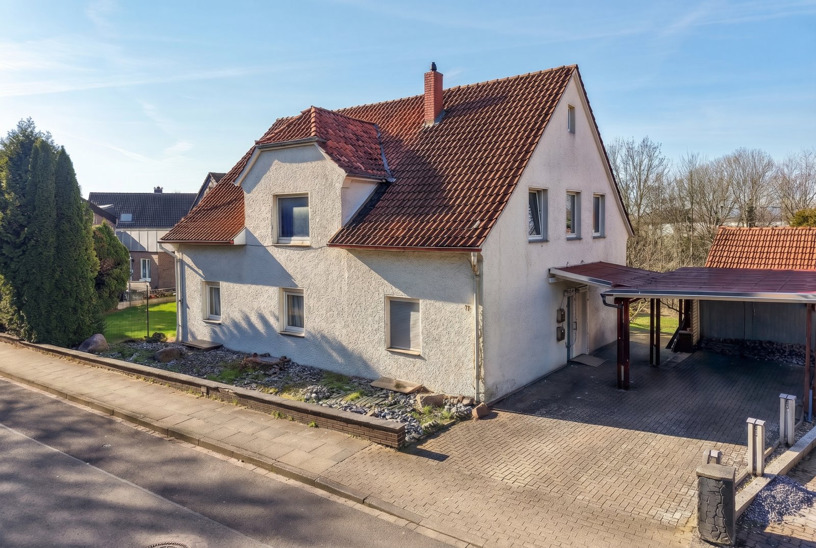 Ein- bis Zweifamilienhaus mit Wintergarten, großem Grundstück und vielseitigen Nutzungsmöglichkeiten 