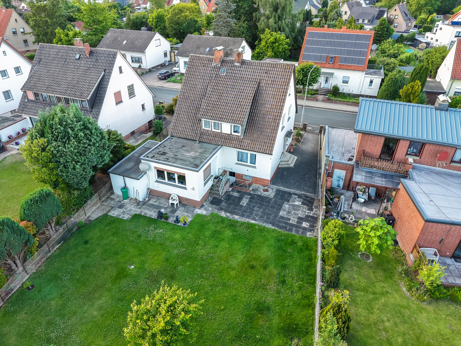 Drohnenbild Garten und Rückseite